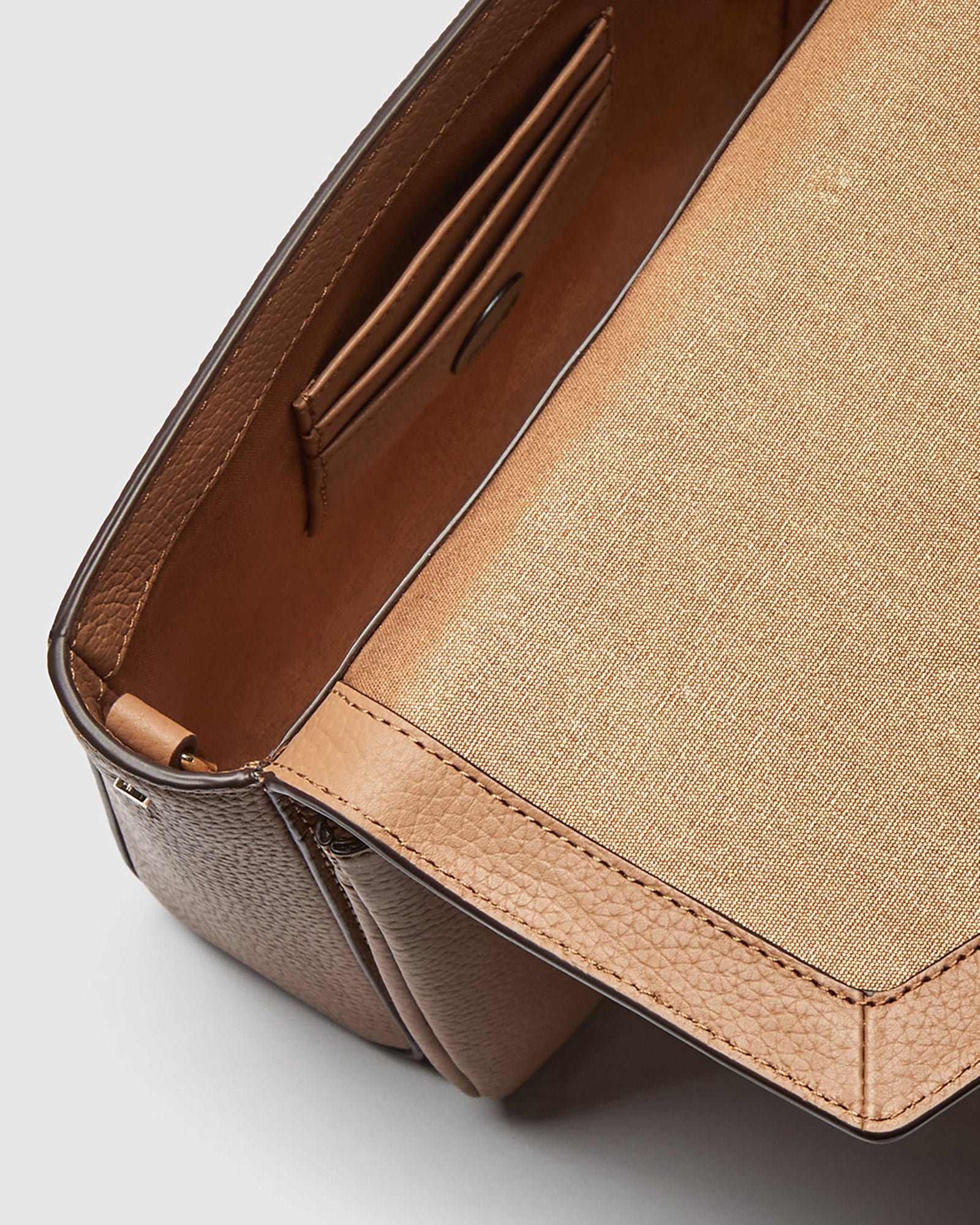 D-Vine Crossbody Bag - Caramel
