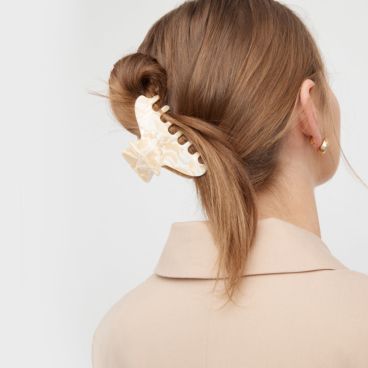 Miss Mim Claw Hair Clip - Alabaster