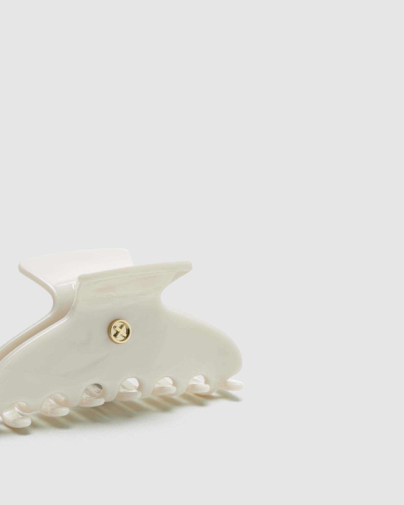 Miss Mim Claw Hair Clip - Pearl