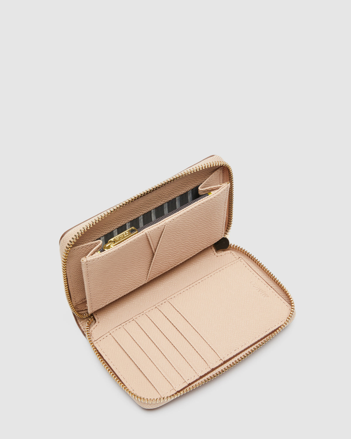 D-Vine Medium Wallet - Almond