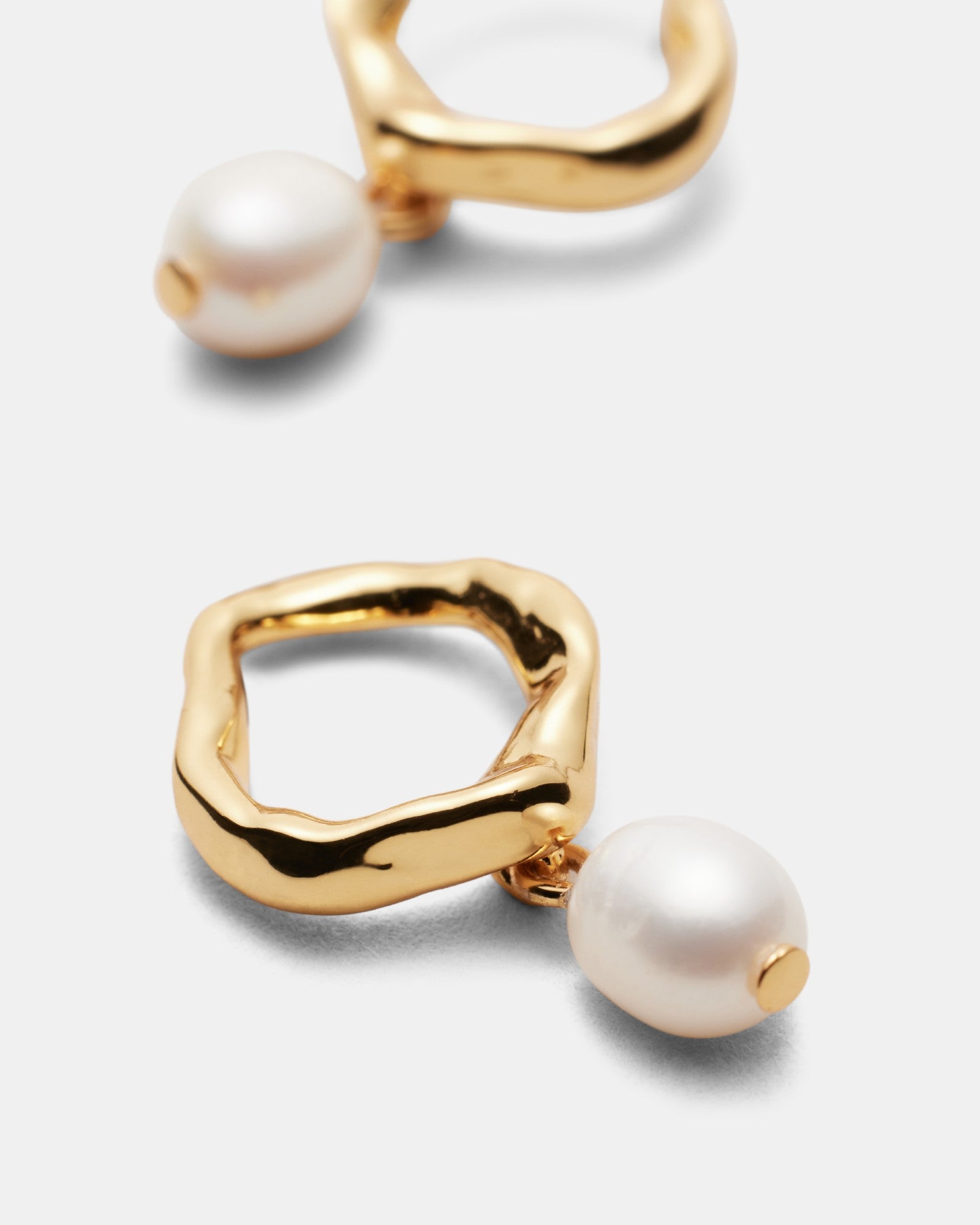 Kaia Pearl Stud Earrings - Gold