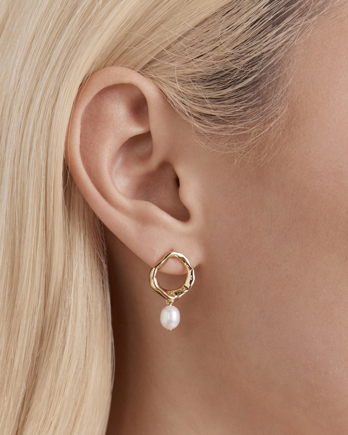 Kaia Pearl Stud Earrings - Gold
