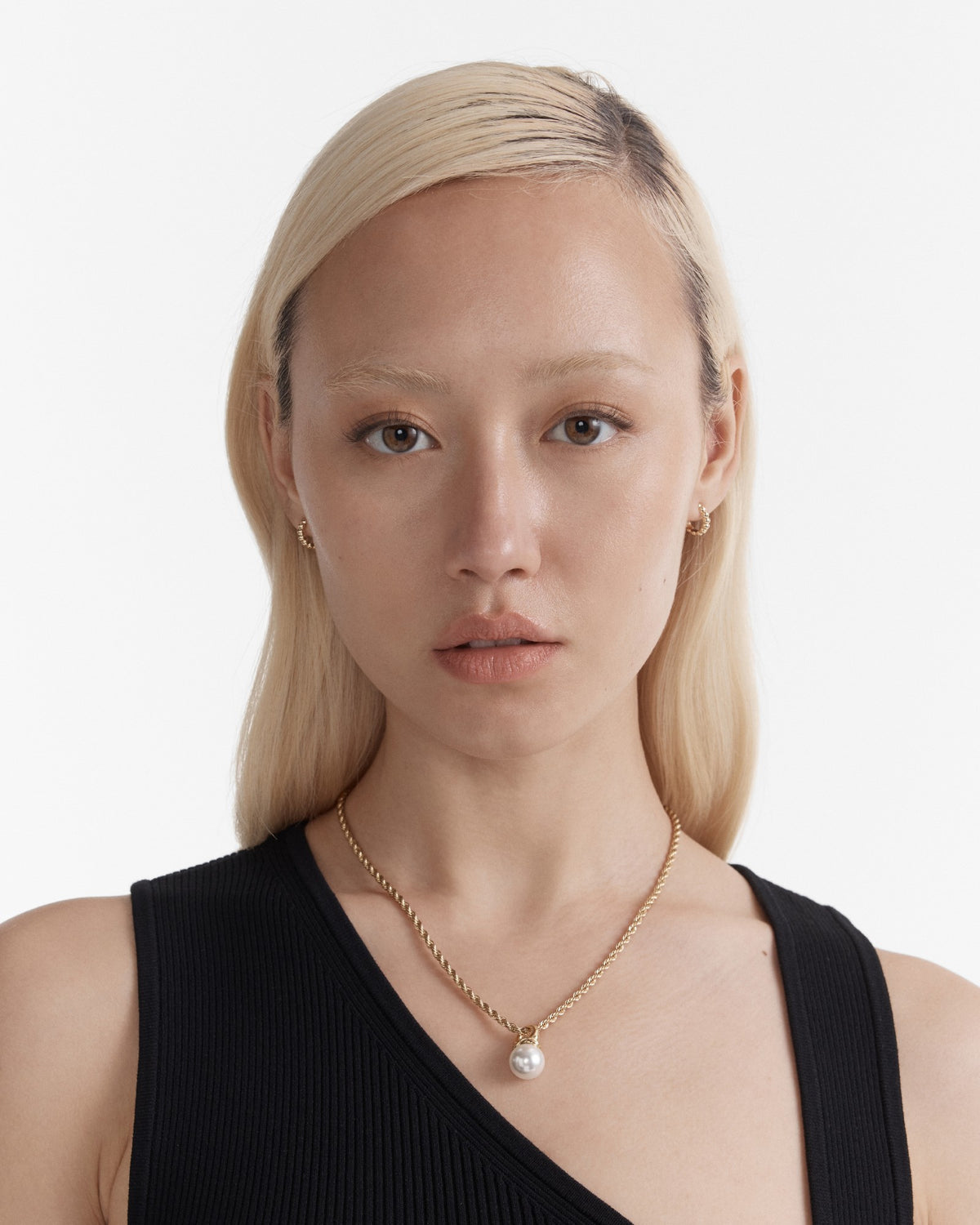 En Pointe Pearl Pendant Necklace - Gold