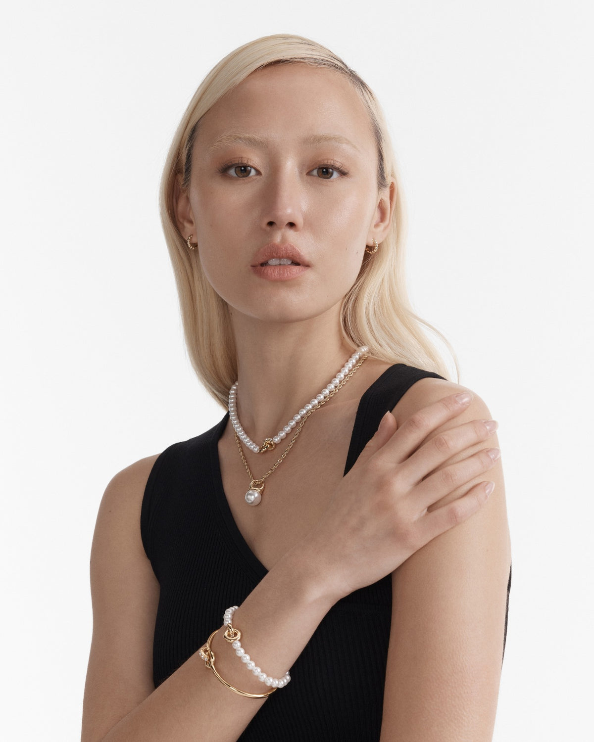 En Pointe Pearl Pendant Necklace - Gold