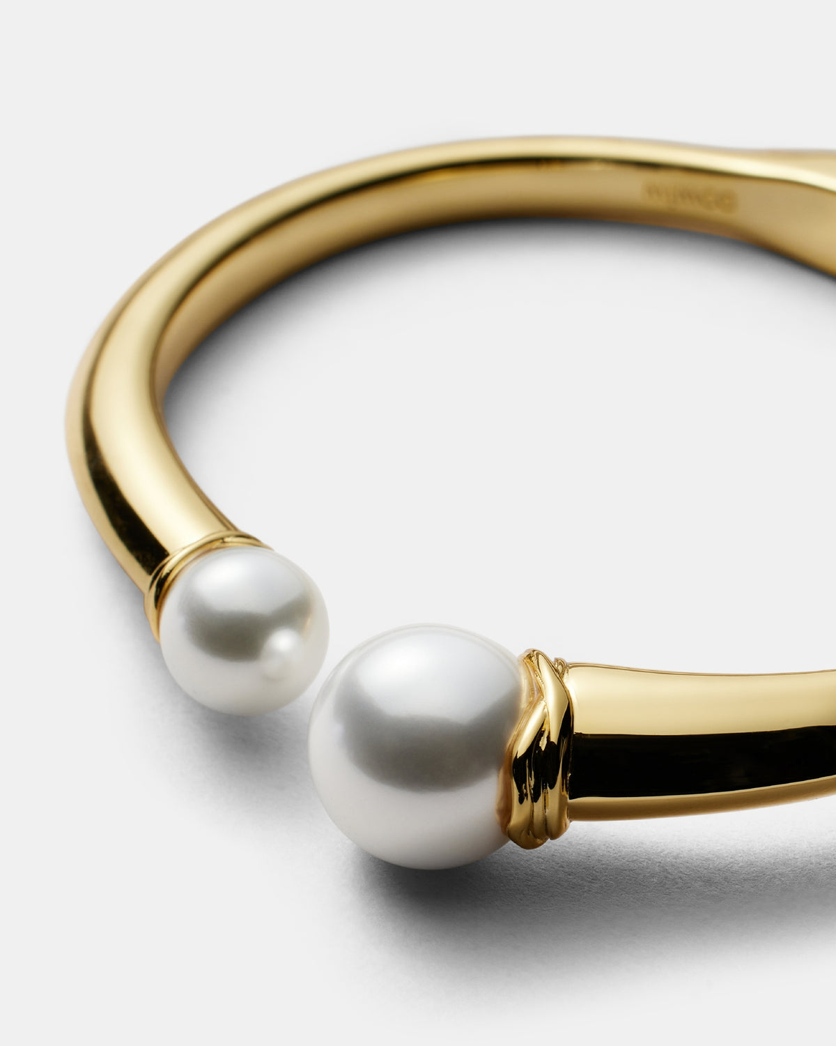 En Pointe Pearl Bangle - Gold