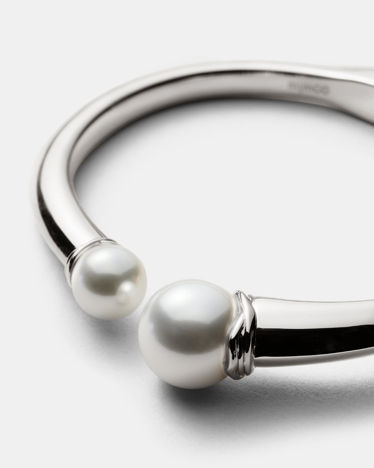 En Pointe Pearl Bangle - Silver
