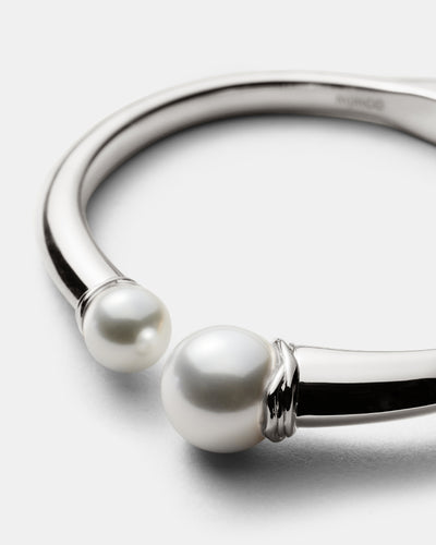 En Pointe Pearl Bangle - Silver