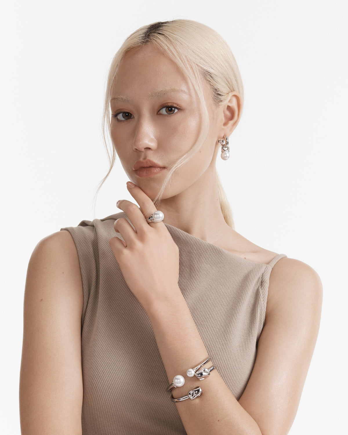 En Pointe Pearl Bangle - Silver