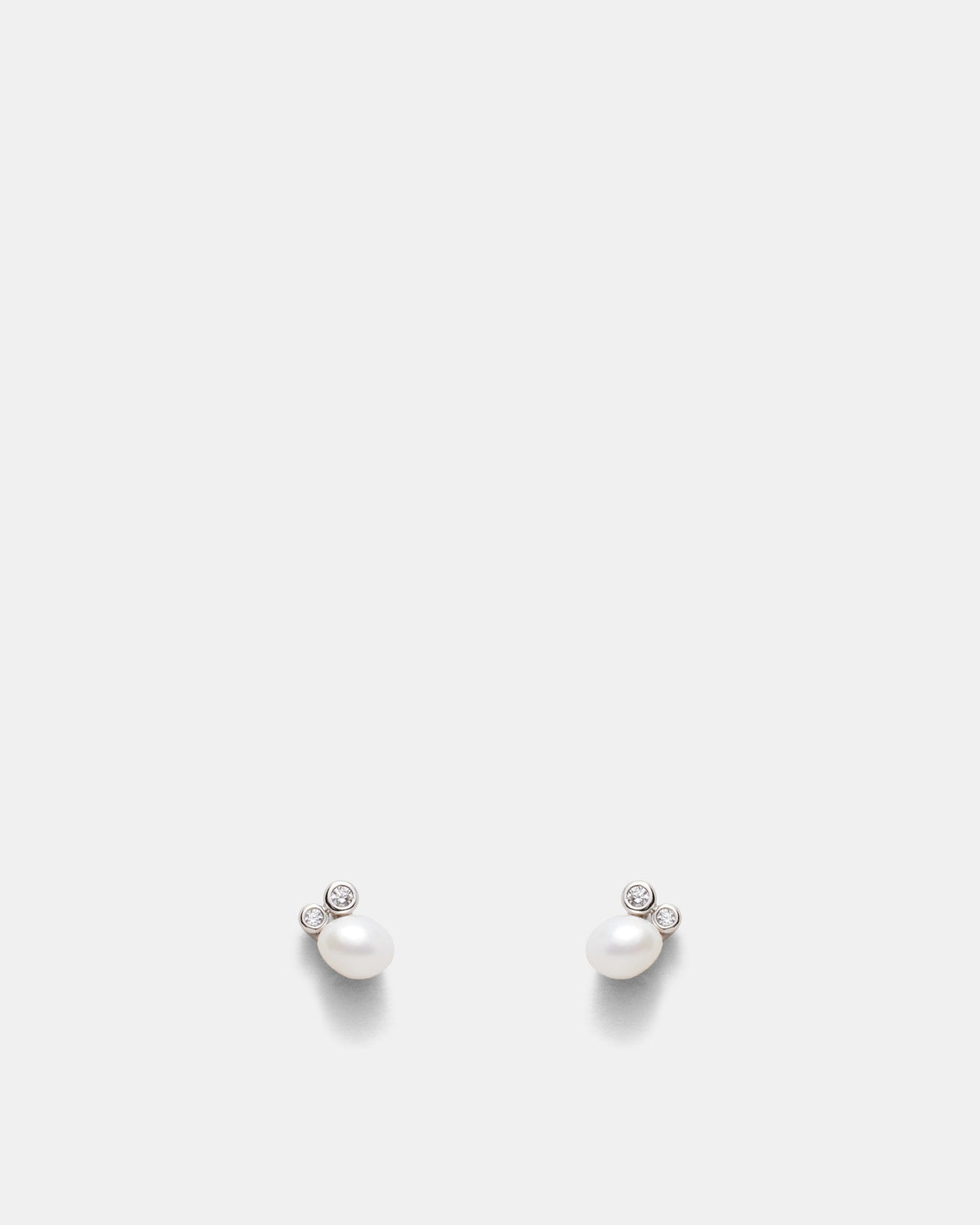 La Perle Stud Earrings - Pearl