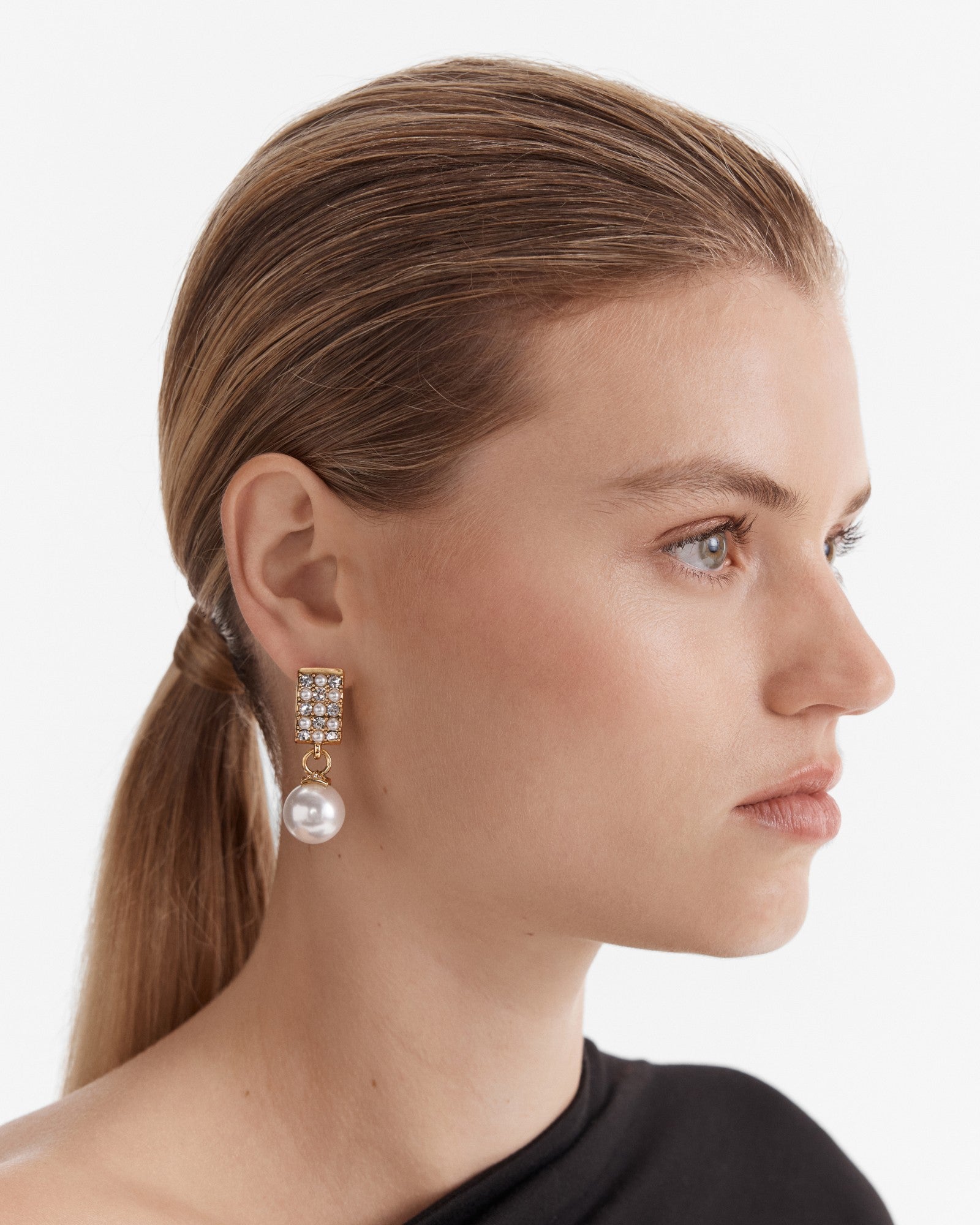 Fabulousness Huggie Hoop Earrings - Pearl