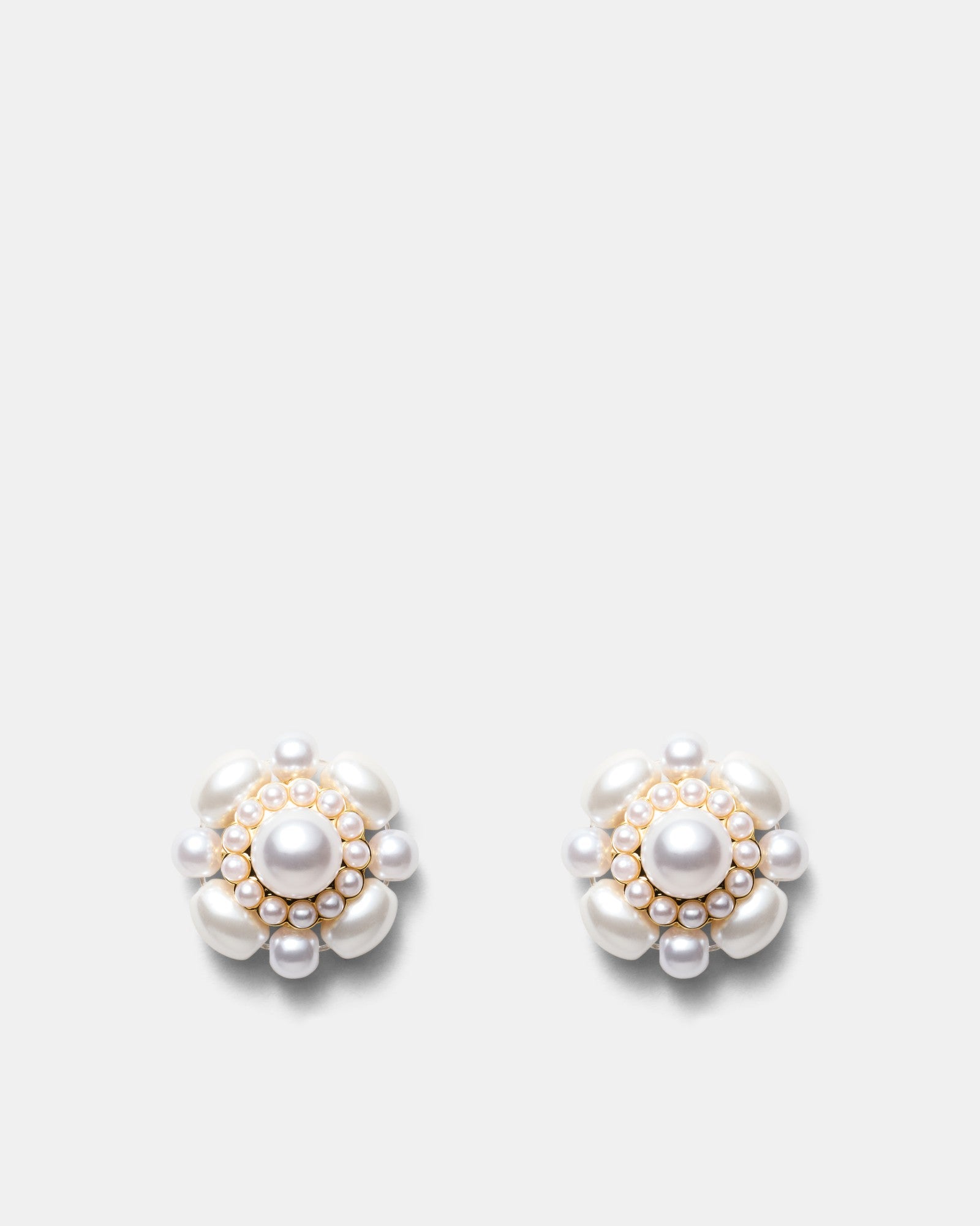 Romance Pearl Stud Earrings - Pearl
