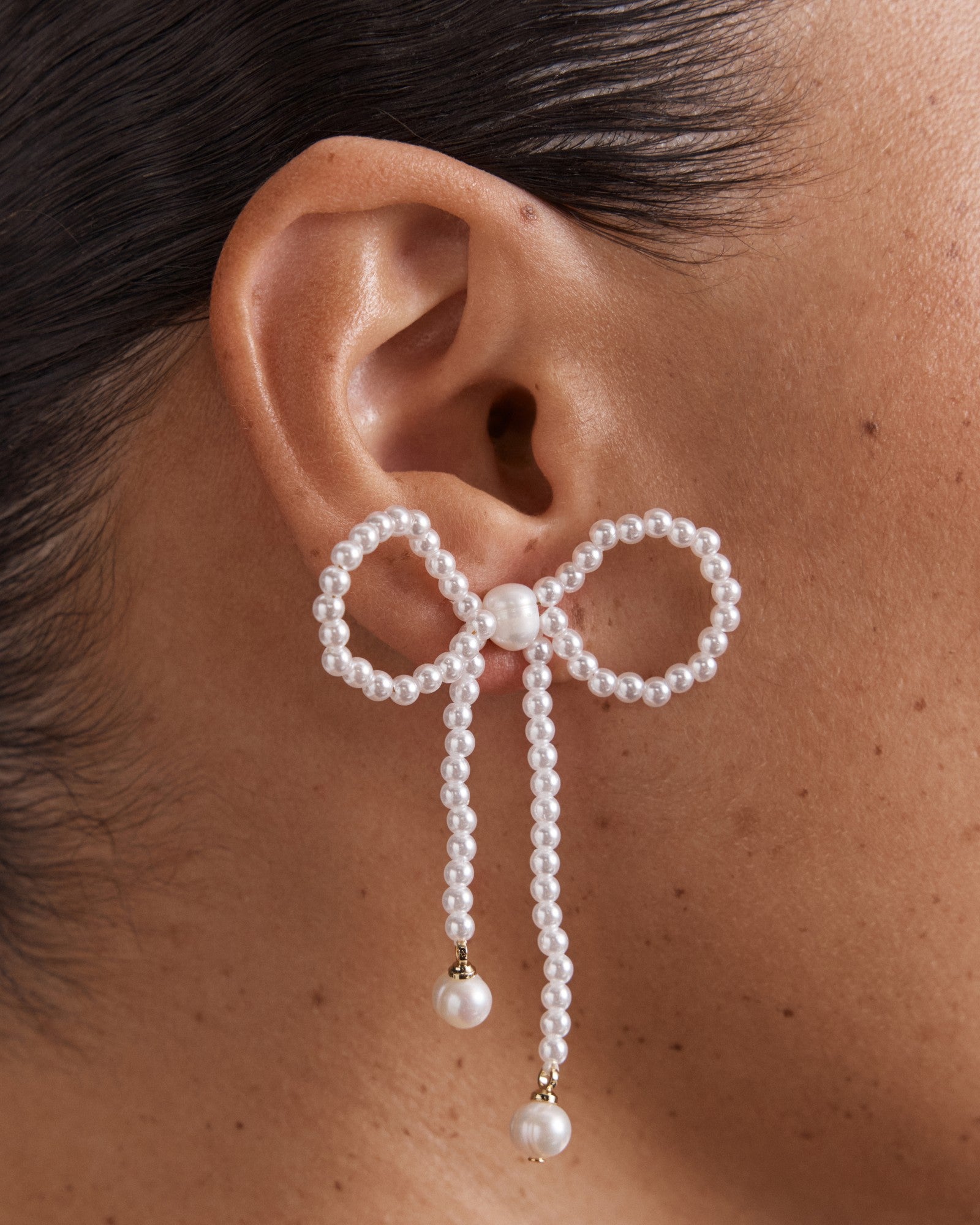 Glimmer Bow Earrings - Pearl