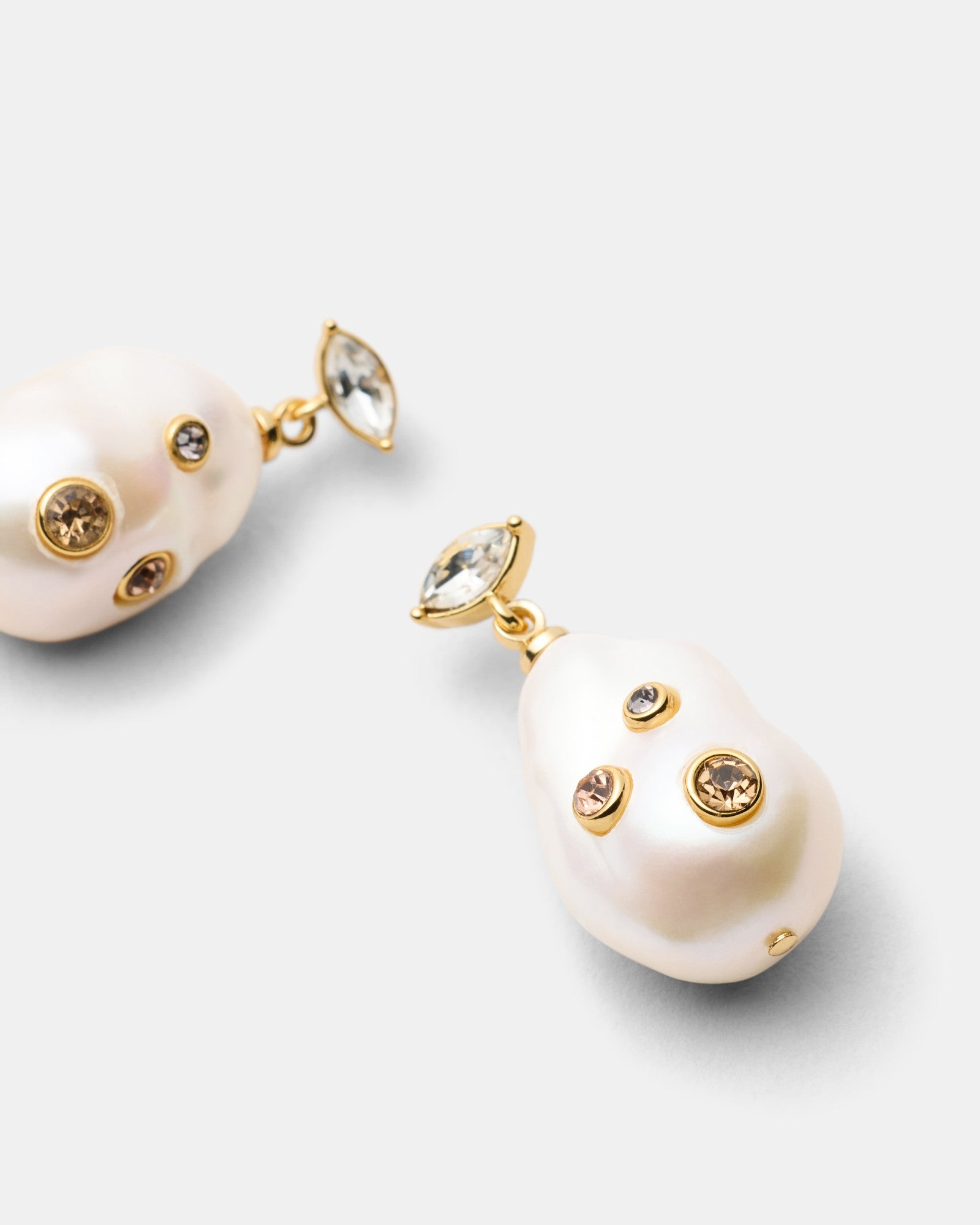 Desire Pearl Earrings - Pearl