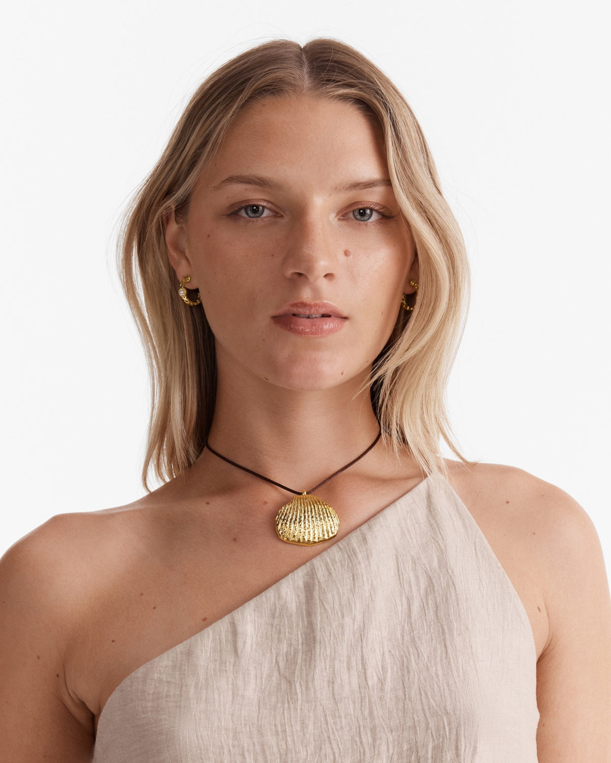 Shell Toggle Necklace - Gold