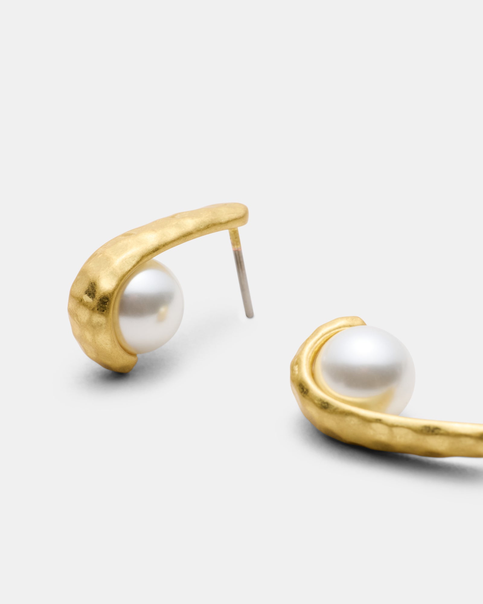 Forge Pearl Stud Earrings - Gold
