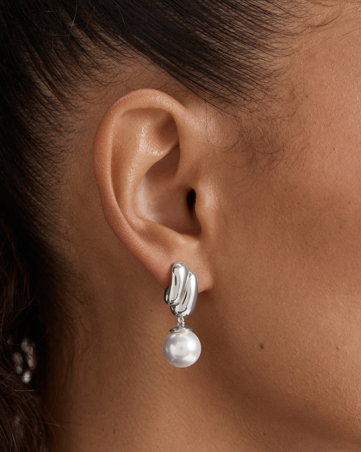 Classique Pearl Drop Earrings - Silver