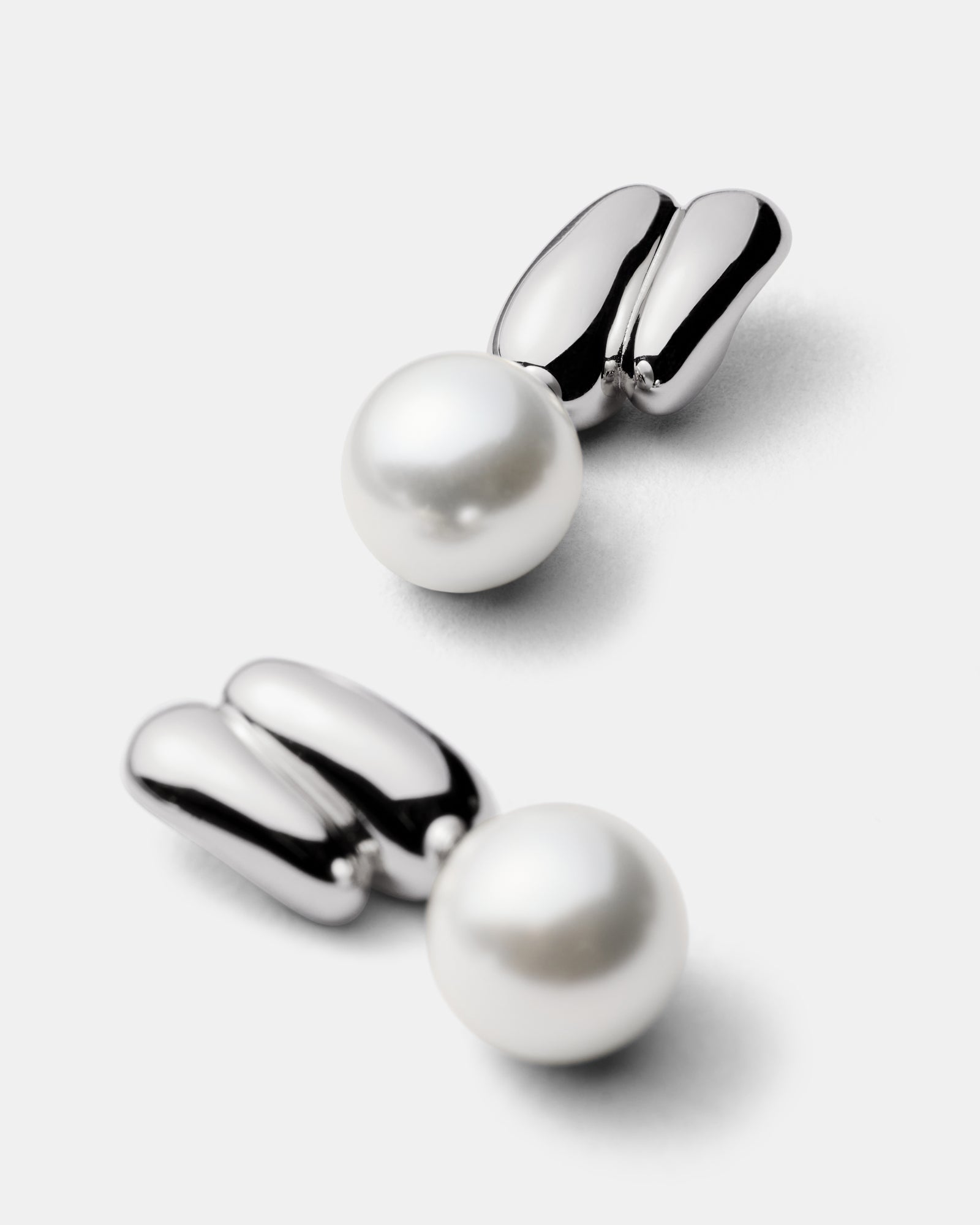 Classique Pearl Drop Earrings - Silver