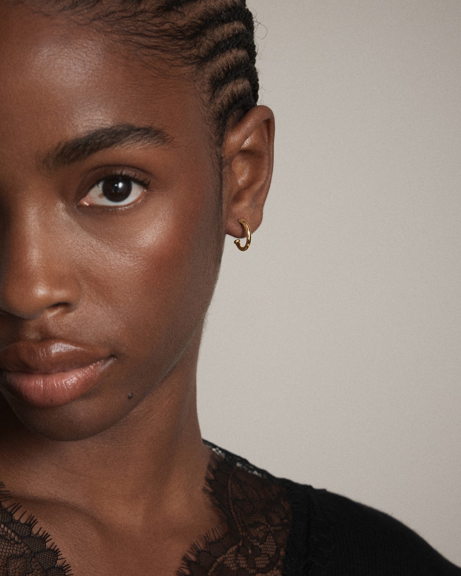 Signatura Charm Hoop Earrings - Gold