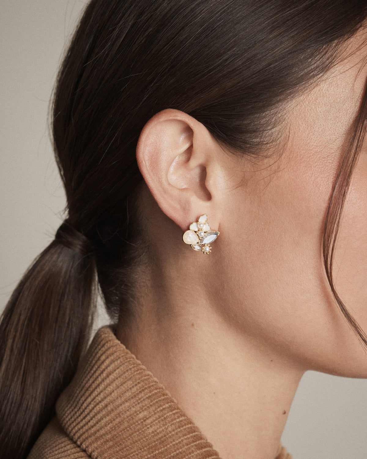 De Fleurs Stud Earrings - Pearl