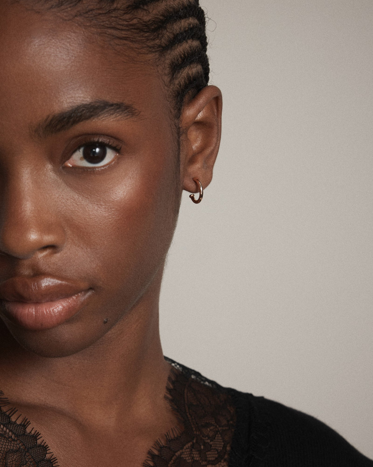 Signatura Charm Hoop Earrings - Rose Gold