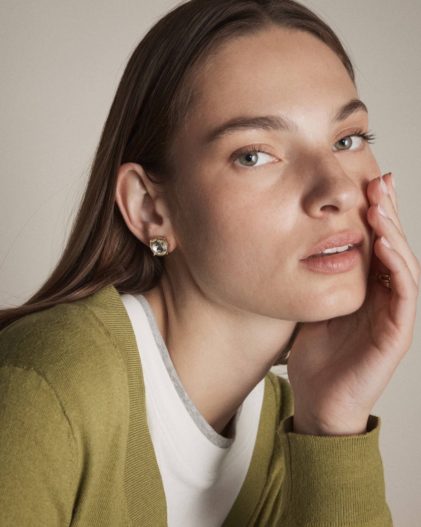 Glowy Crystal Stud Earrings - Clear