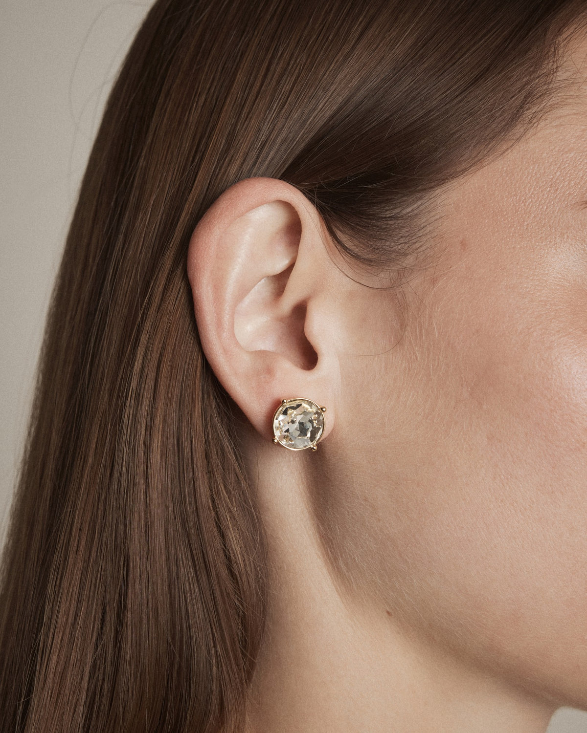 Glowy Crystal Stud Earrings - Clear